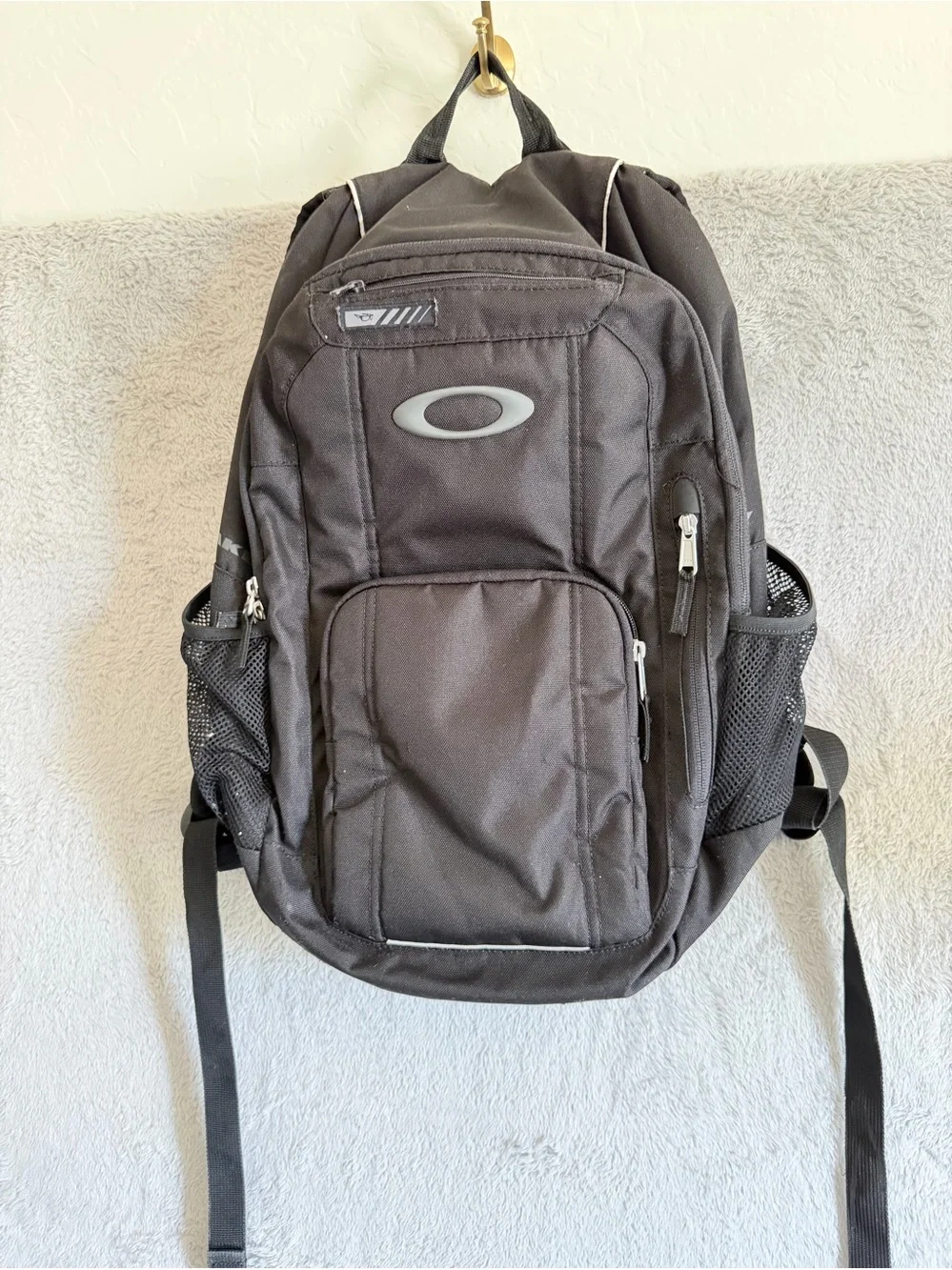 Oakley Black Men's Backpack with Multiple Compartments